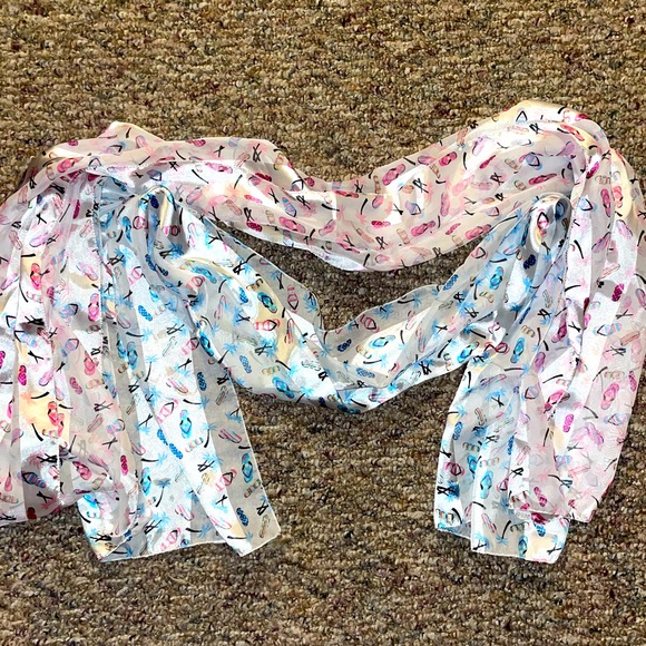 Accessories - 2 Beachy Scarves 🧣